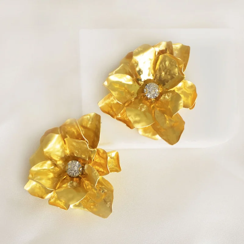 bold statement earrings for women -Chunky Metallic Flower Earring